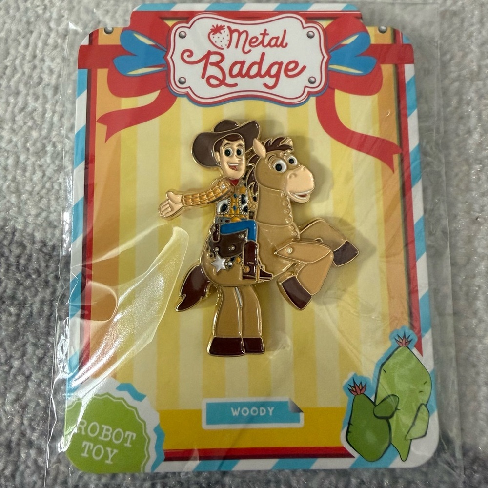 Miniso - Toy Story Robot Toy
Metal Badge Pin - Woody and Bullseye - Picture 2 of 4